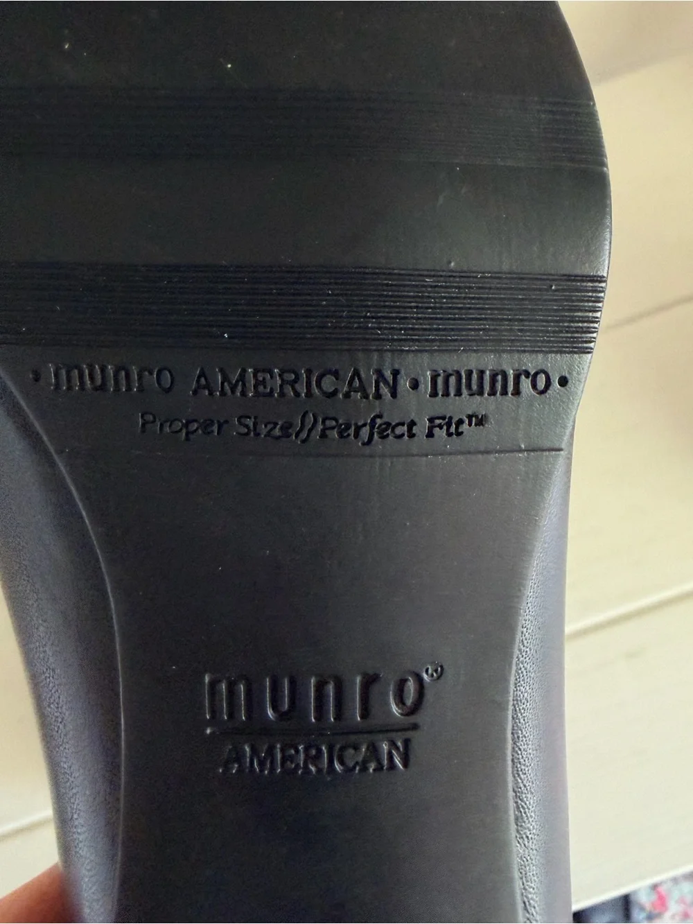 Munro American Annee Navy Blue Leather Square Toe Block Heel Pumps 5.5 LIKE NEW